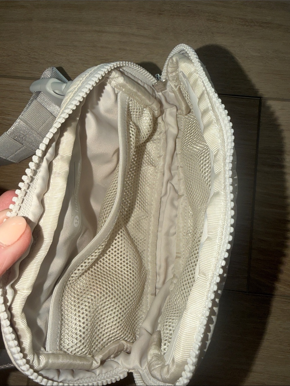 lululemon athletica off white belt bag - Picture 6 of 6